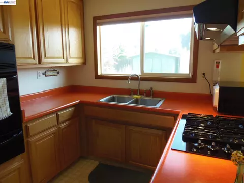 Kitchen - 8155 Elgin Ln, Dublin, CA 94568 photo 2 of 6