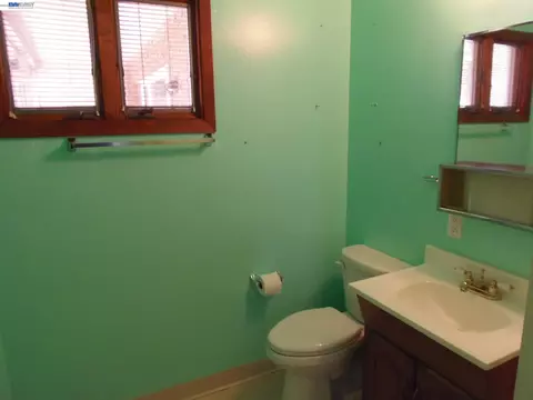 Bath - 8155 Elgin Ln, Dublin, CA 94568 photo 3 of 4