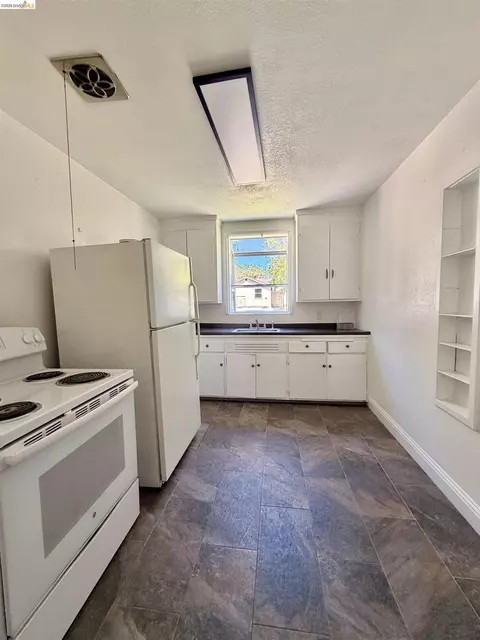 Kitchen - 129 Foster St, Vallejo, CA 94591 photo 1 of 2