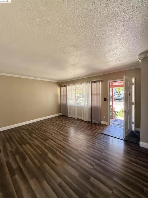 Living - 129 Foster St, Vallejo, CA 94591 photo 1 of 1