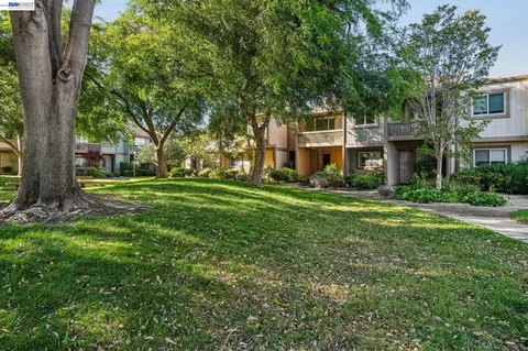 3227 Santa Cruz Ln, Alameda, CA 94502