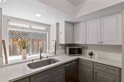 Kitchen - 6159 Corte Padre, Pleasanton, CA 94566 photo 4 of 6