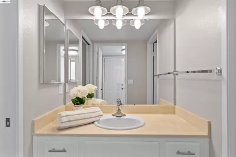 Bath - 6159 Corte Padre, Pleasanton, CA 94566 photo 2 of 7