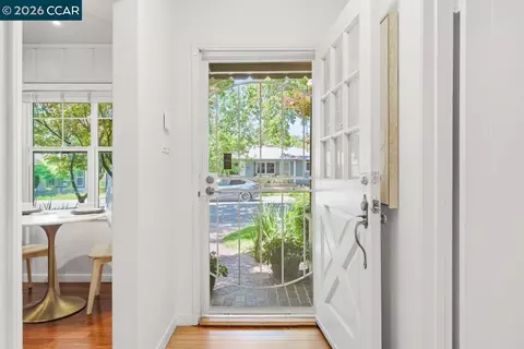 Entry Way - 1306 Mariposa St, Vallejo, CA 94590 photo 2 of 2