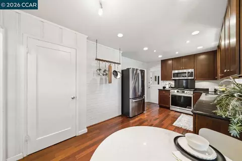 Kitchen - 1306 Mariposa St, Vallejo, CA 94590 photo 4 of 5