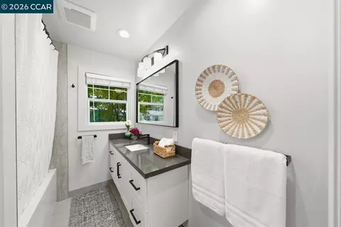 Bath - 1306 Mariposa St, Vallejo, CA 94590 photo 1 of 1