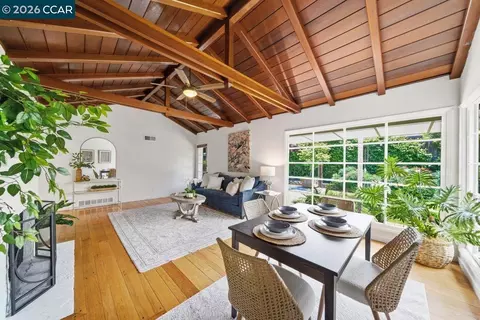 Living - 1306 Mariposa St, Vallejo, CA 94590 photo 1 of 7