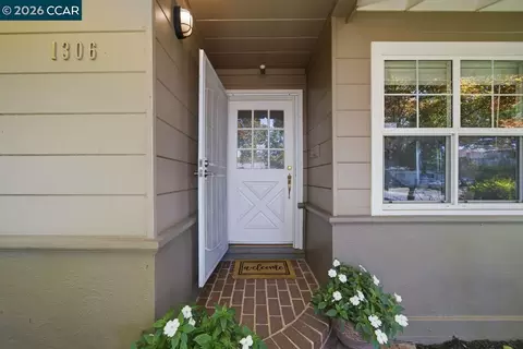 Entry Way - 1306 Mariposa St, Vallejo, CA 94590 photo 1 of 2