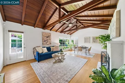 Living - 1306 Mariposa St, Vallejo, CA 94590 photo 6 of 7