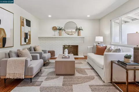 Living - 152 Tharp Dr, Moraga, CA 94556 photo 2 of 8