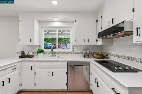 Kitchen - 152 Tharp Dr, Moraga, CA 94556 photo 2 of 2
