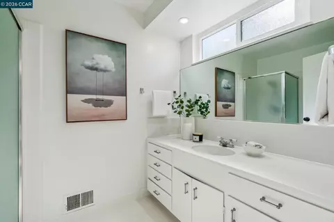 Bath - 152 Tharp Dr, Moraga, CA 94556 photo 2 of 3