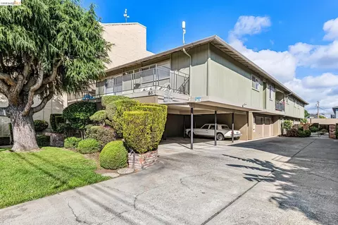 68 Oakes Blvd, San Leandro, CA 94577