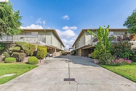 Exterior - 76 Oakes Blvd, San Leandro, CA 94577 photo 11 of 12