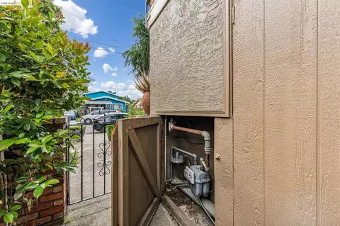 Exterior - 76 Oakes Blvd, San Leandro, CA 94577 photo 12 of 12