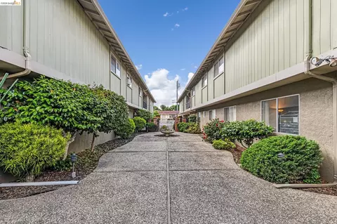 Exterior - 76 Oakes Blvd, San Leandro, CA 94577 photo 6 of 12