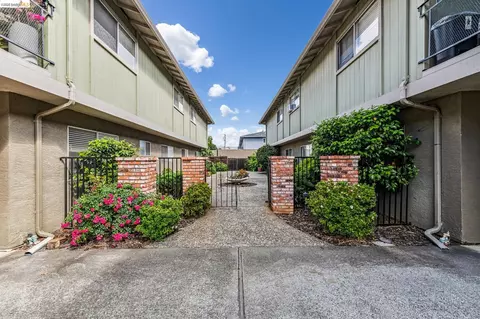Exterior - 76 Oakes Blvd, San Leandro, CA 94577 photo 7 of 12