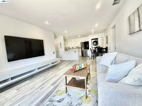Living - 277 Hackamore Cmn, Fremont, CA 94539 photo 2 of 3