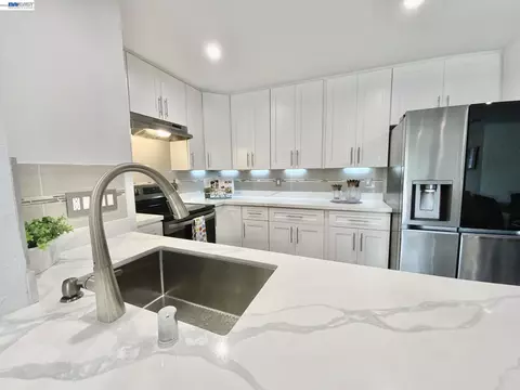 Kitchen - 277 Hackamore Cmn, Fremont, CA 94539 photo 2 of 2