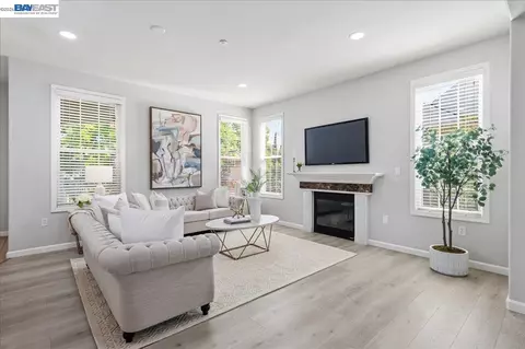 3709 Whitworth Dr, Dublin, CA 94568