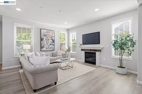 3709 Whitworth Dr, Dublin, CA 94568