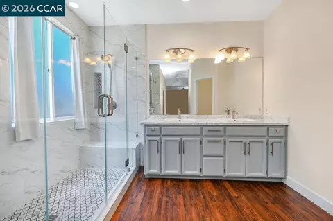 Bath - 1720 Treehaven Ln, Tracy, CA 95376 photo 2 of 4