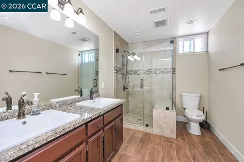 Bath - 1720 Treehaven Ln, Tracy, CA 95376 photo 4 of 4