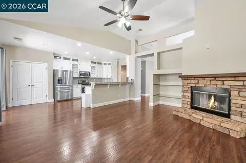 Living - 1720 Treehaven Ln, Tracy, CA 95376 photo 6 of 9