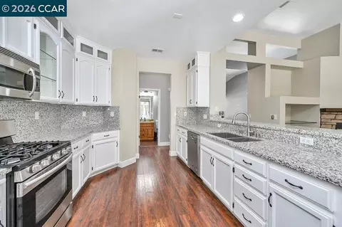 Entry Way - 1720 Treehaven Ln, Tracy, CA 95376 photo 1 of 2