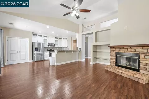 Living - 1720 Treehaven Ln, Tracy, CA 95376 photo 5 of 9