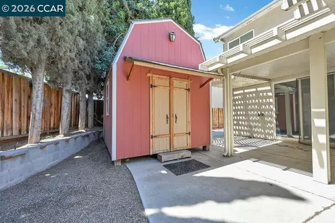 Exterior - 1720 Treehaven Ln, Tracy, CA 95376 photo 7 of 8