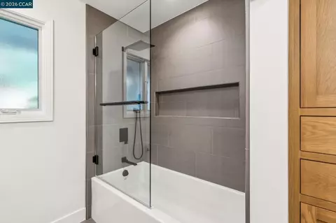 Bath - 3175 Surmont Dr, Lafayette, CA 94549 photo 4 of 5