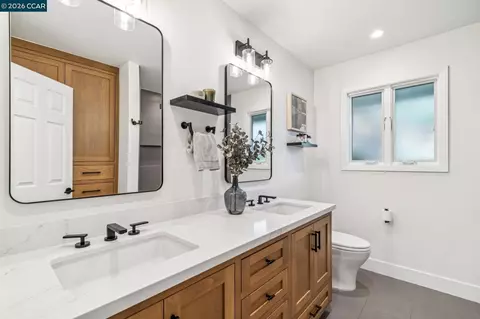 Bath - 3175 Surmont Dr, Lafayette, CA 94549 photo 3 of 5