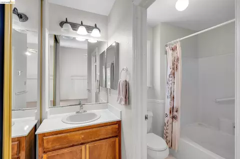 Bath - 1733 Pine Ct, Oakley, CA 94561 photo 2 of 2
