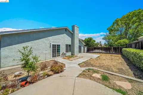 Exterior - 1733 Pine Ct, Oakley, CA 94561 photo 6 of 8