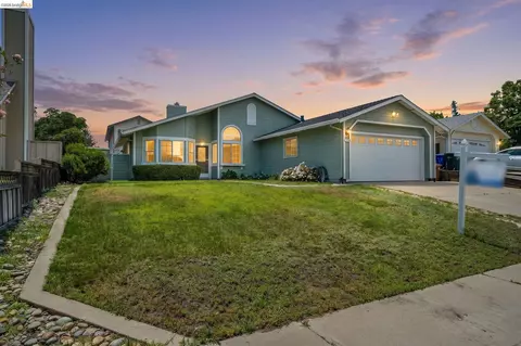 Exterior - 1733 Pine Ct, Oakley, CA 94561 photo 4 of 8