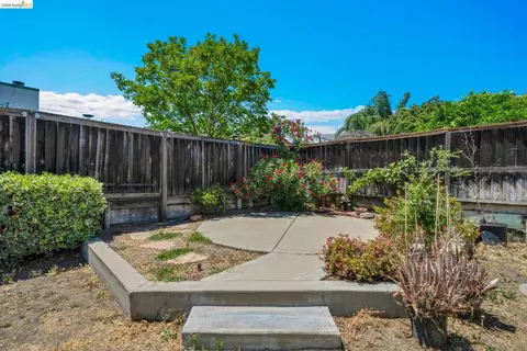 Exterior - 1733 Pine Ct, Oakley, CA 94561 photo 7 of 8