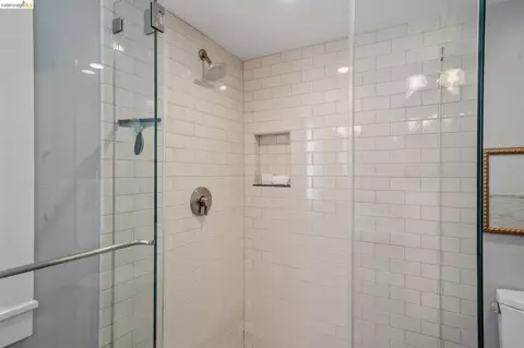 Bath - 2210 Browning St, Berkeley, CA 94702 photo 4 of 4