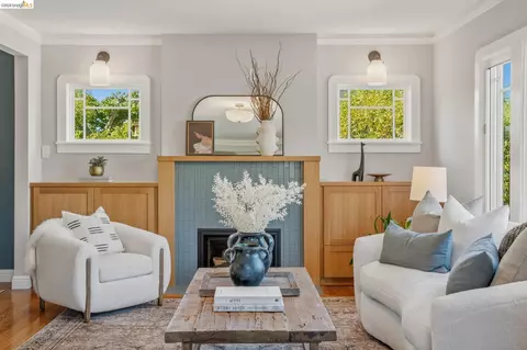 Living - 2210 Browning St, Berkeley, CA 94702 photo 2 of 5