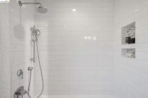 Bath - 2210 Browning St, Berkeley, CA 94702 photo 2 of 4