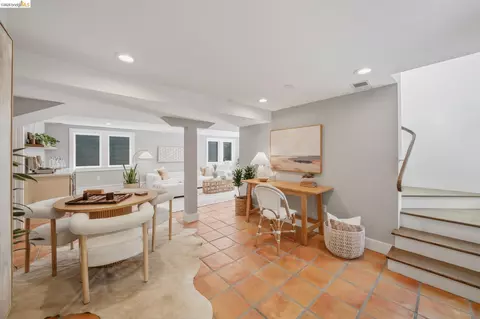Entry Way - 2210 Browning St, Berkeley, CA 94702 photo 2 of 3
