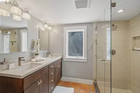 Bath - 2210 Browning St, Berkeley, CA 94702 photo 3 of 4
