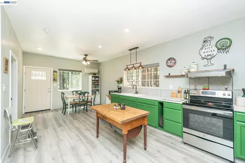 Kitchen - 1371 Eagle Creek Loop Rd, Trinity Center, CA 96091 photo 2 of 3