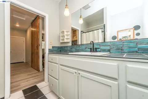 Bath - 1371 Eagle Creek Loop Rd, Trinity Center, CA 96091 photo 2 of 2
