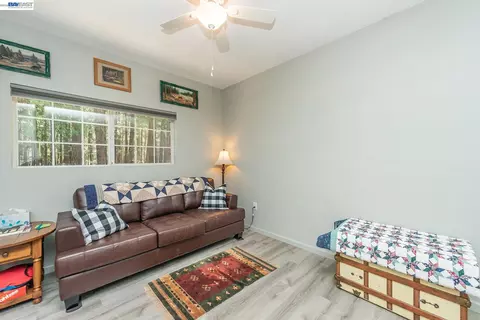 Bedroom - 1371 Eagle Creek Loop Rd, Trinity Center, CA 96091 photo 1 of 3