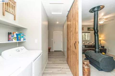Entry Way - 1371 Eagle Creek Loop Rd, Trinity Center, CA 96091 photo 2 of 2