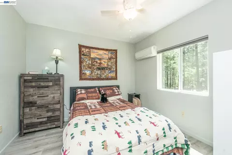 Bedroom - 1371 Eagle Creek Loop Rd, Trinity Center, CA 96091 photo 3 of 3