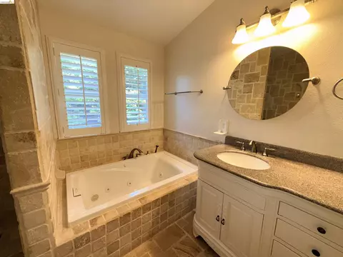 166 Catalina Dr, Hercules, CA 94547 photo 2