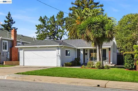 2638 Eaton Ave, Redwood City, CA 94062