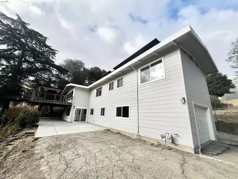 58 Pomona St, Crockett, CA 94525